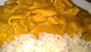 pollo-al-curry-con-arroz-blanco