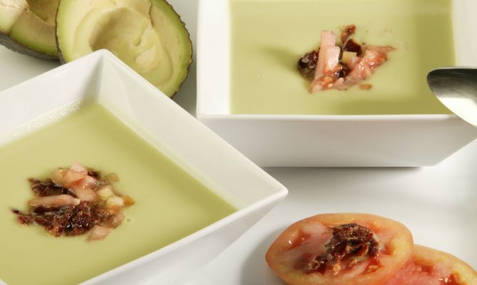 416-sopa-fria-de-aguacate-con-jamon-668x400x80xX
